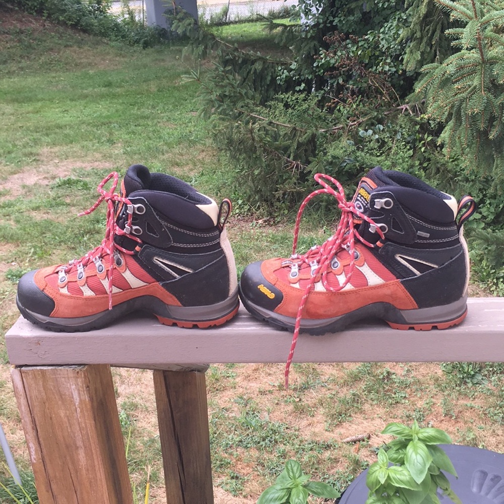 Hiking Boots. Very good condition, good tread